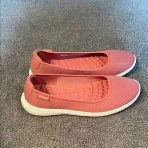 CROCS | Shoes | Crocs Pink Flats Comfortable Slipon Loafers  display picture 1
